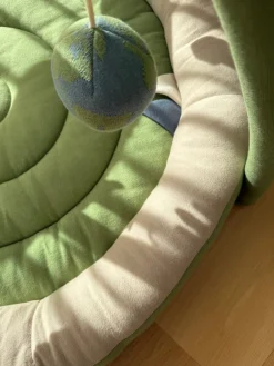 Aktivitetstæppe med blød kant - Space