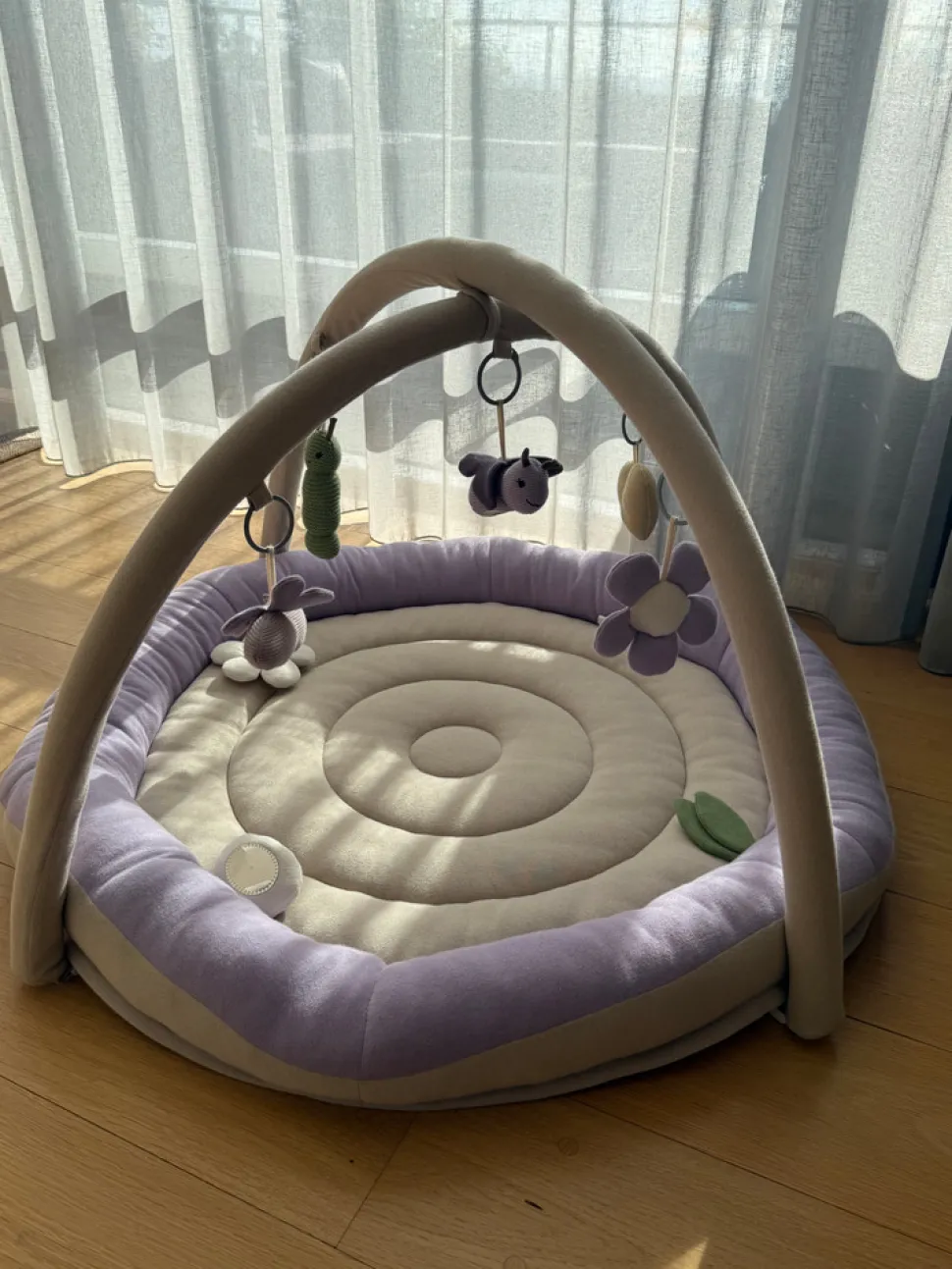 Aktivitetstæppe med blød kant - Butterfly