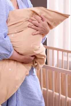 Baby sengetøj - Warm grey med broderet Christian hval