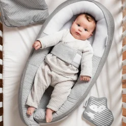 Babynest - stribet grå