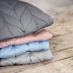 Babysitter Bliss Vävd Bladmönstrad Quilt - Ljusgrå