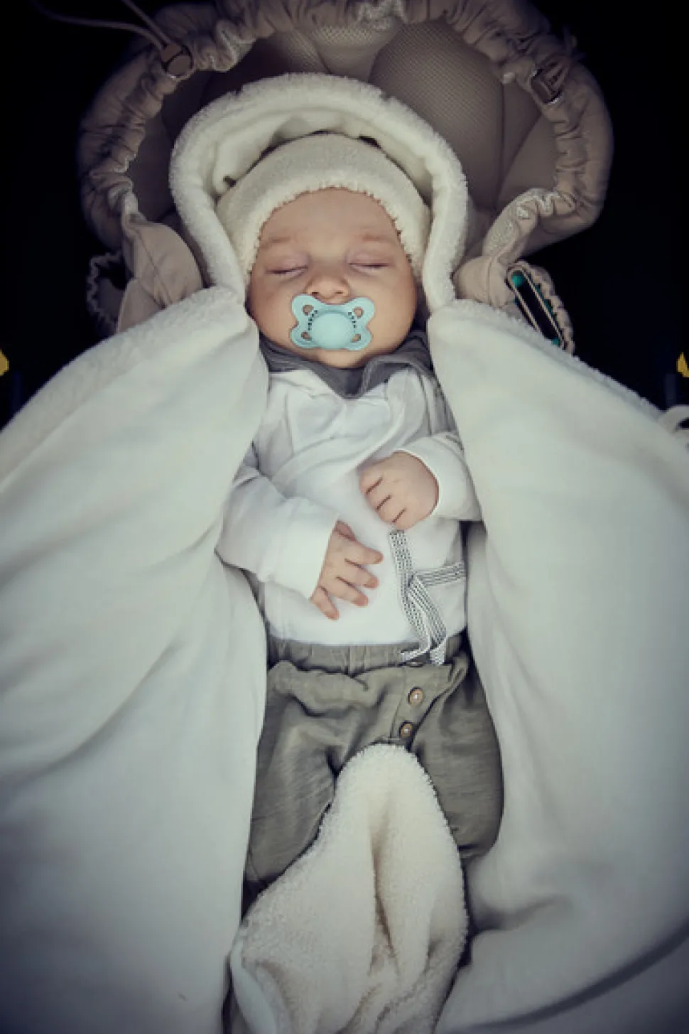 Barnevognsdragt- Teddy White