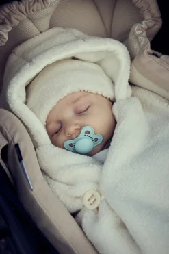 Barnevognsdragt- Teddy White