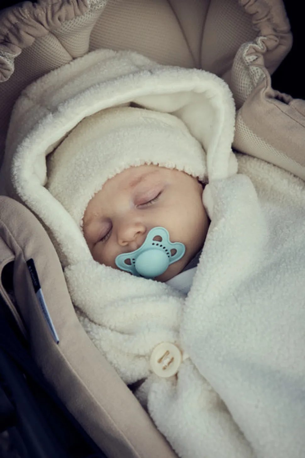 Barnevognsdragt- Teddy White