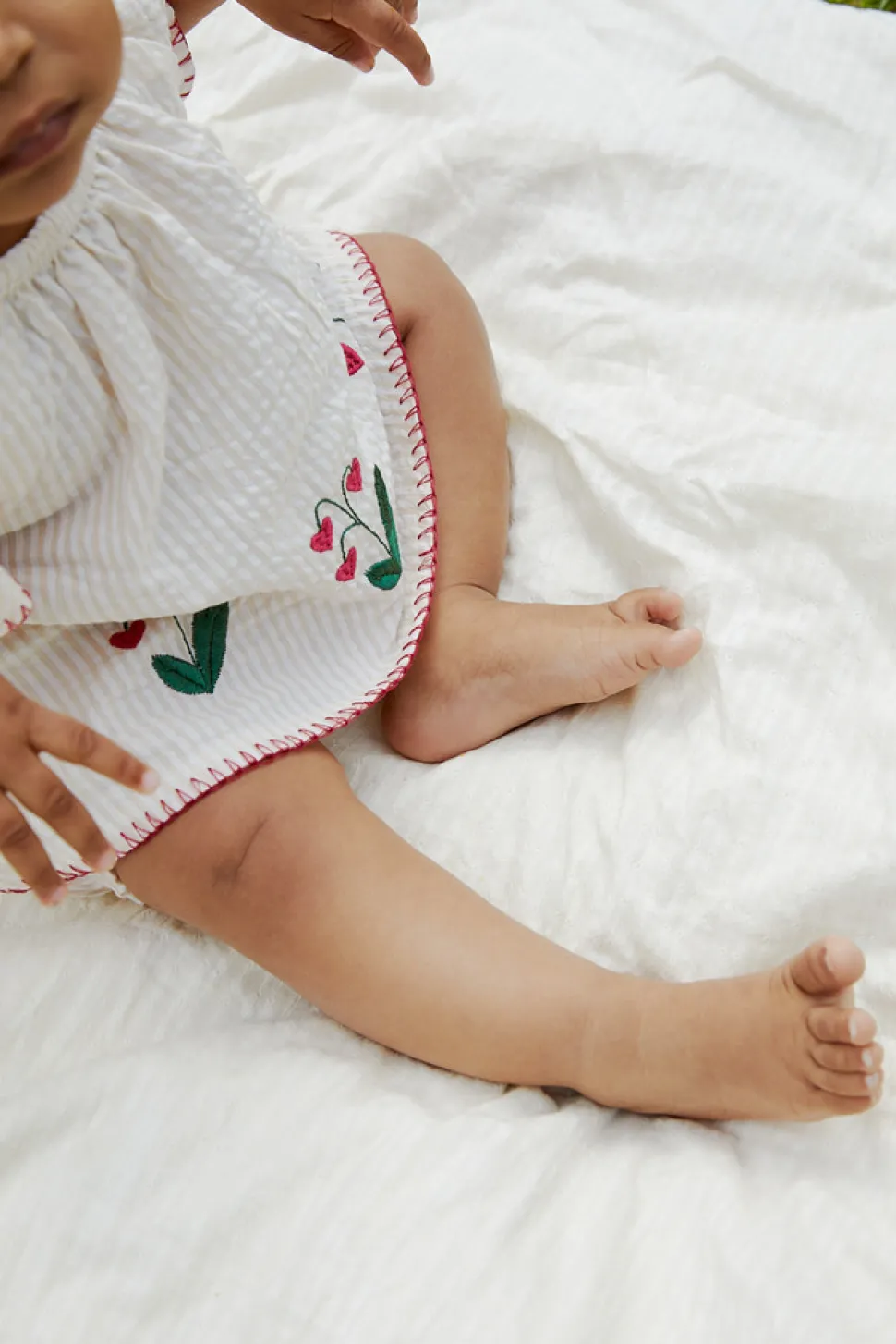 Bæk og bølge babyset m. broderi - BERRY