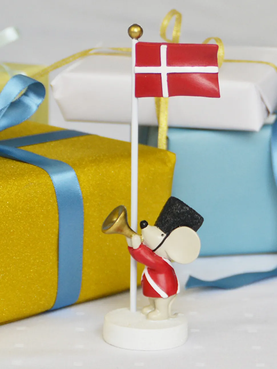 Bordflag, mus med trompet