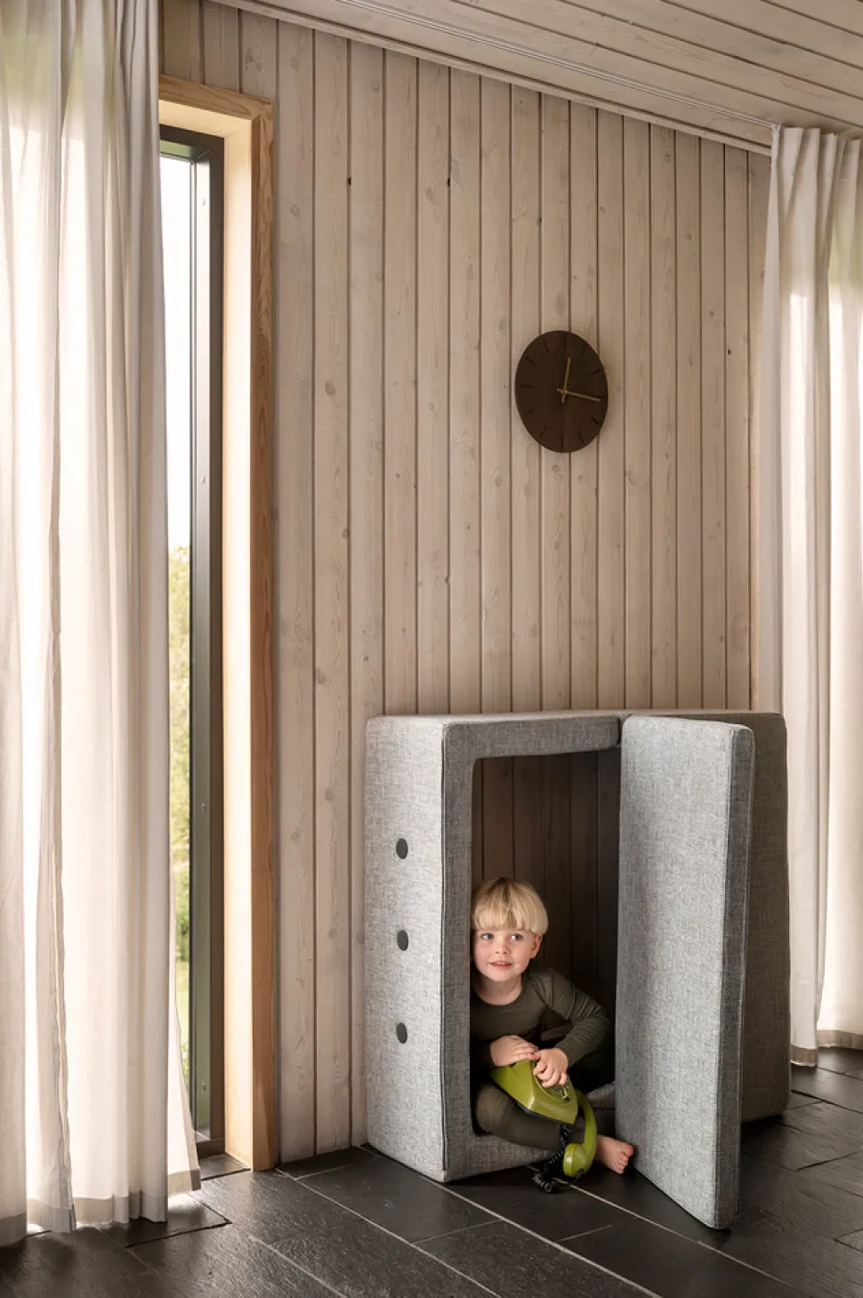 Børnesofa, firkantet - lysegrå/mørkegrå knap