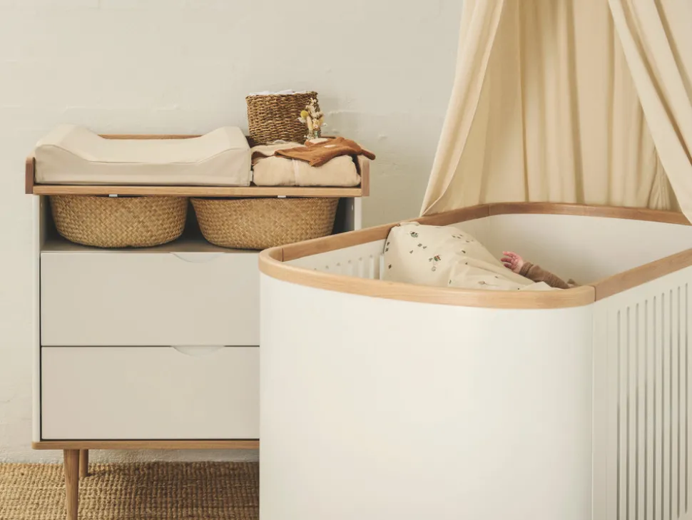 Curve puslekommode - hvid/eg