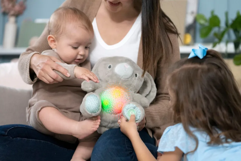 Heart to Hugs Sylvi Kaninbamse med hjertelyd & lys