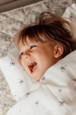 Junior sengetøj - Honey Bee Happy