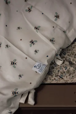 Junior sengetøj - Honey Bee Happy