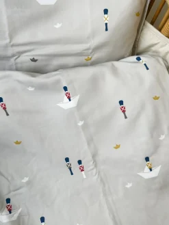 Junior Sengetøj - Tin Stick Man