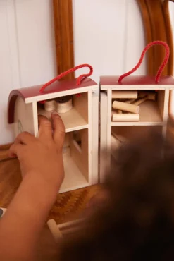 Min bondegård i træ med dyr