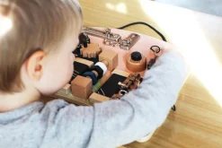 Motorik og aktivitetsbræt med låse og rotation