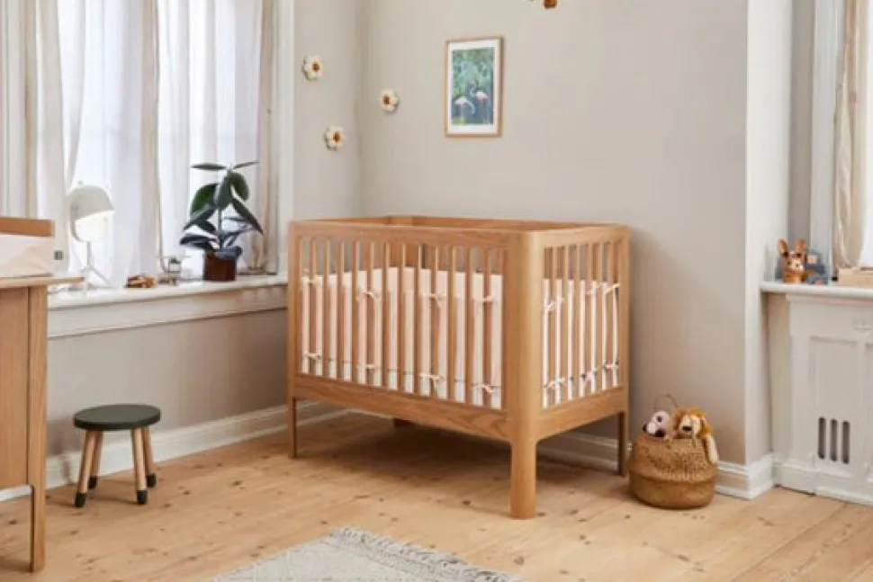 Nova tremmeseng med puslebord - eg