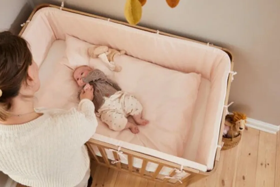 Nova tremmeseng med puslebord - eg