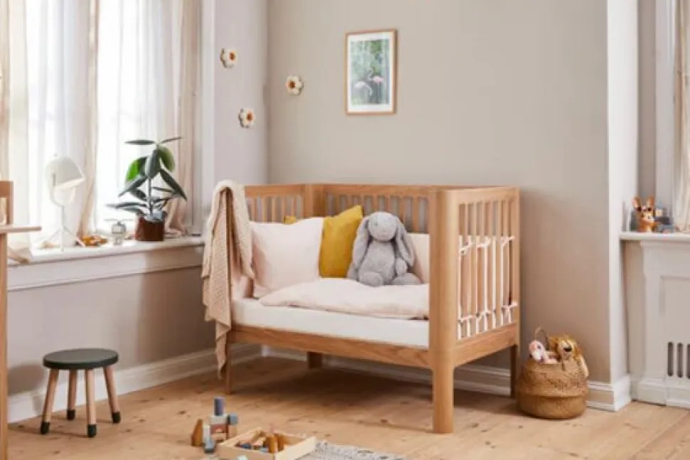 Nova tremmeseng med puslebord - eg