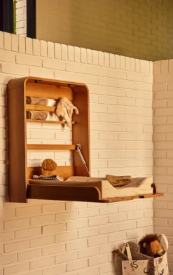 Nova væghængt Puslebord, eg