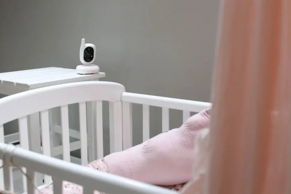Padwico V8 babyalarm - video - genopladeligt batteri