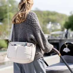 Quiltet barnevognstaske Sand