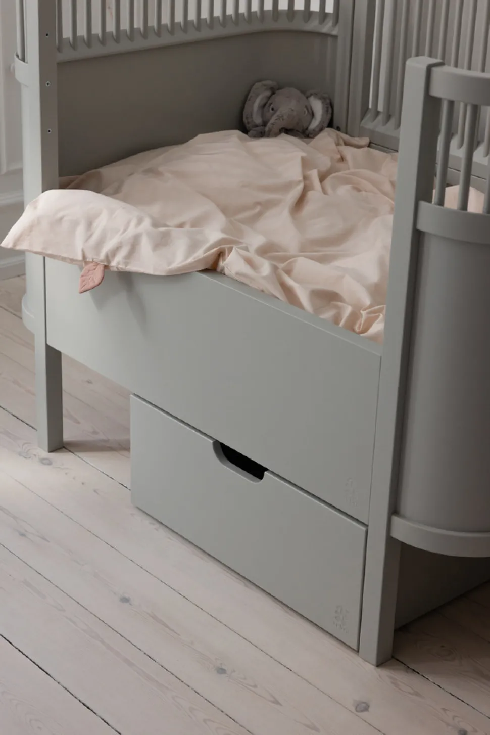 Sengeskuffen Stone grå - FSC