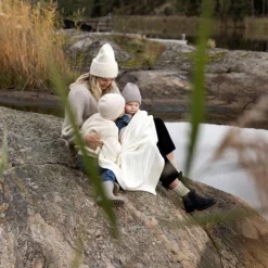 Striktæppe med fleece - Warm white